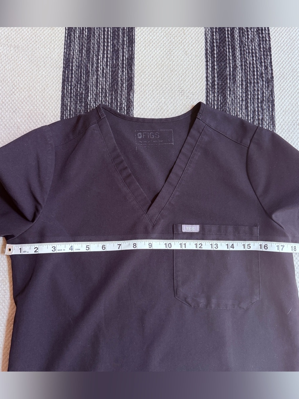 Figs Technical Collations Women's Black Scrub 2pc Set with Jogger Pants Size: S - Picture 5 of 13